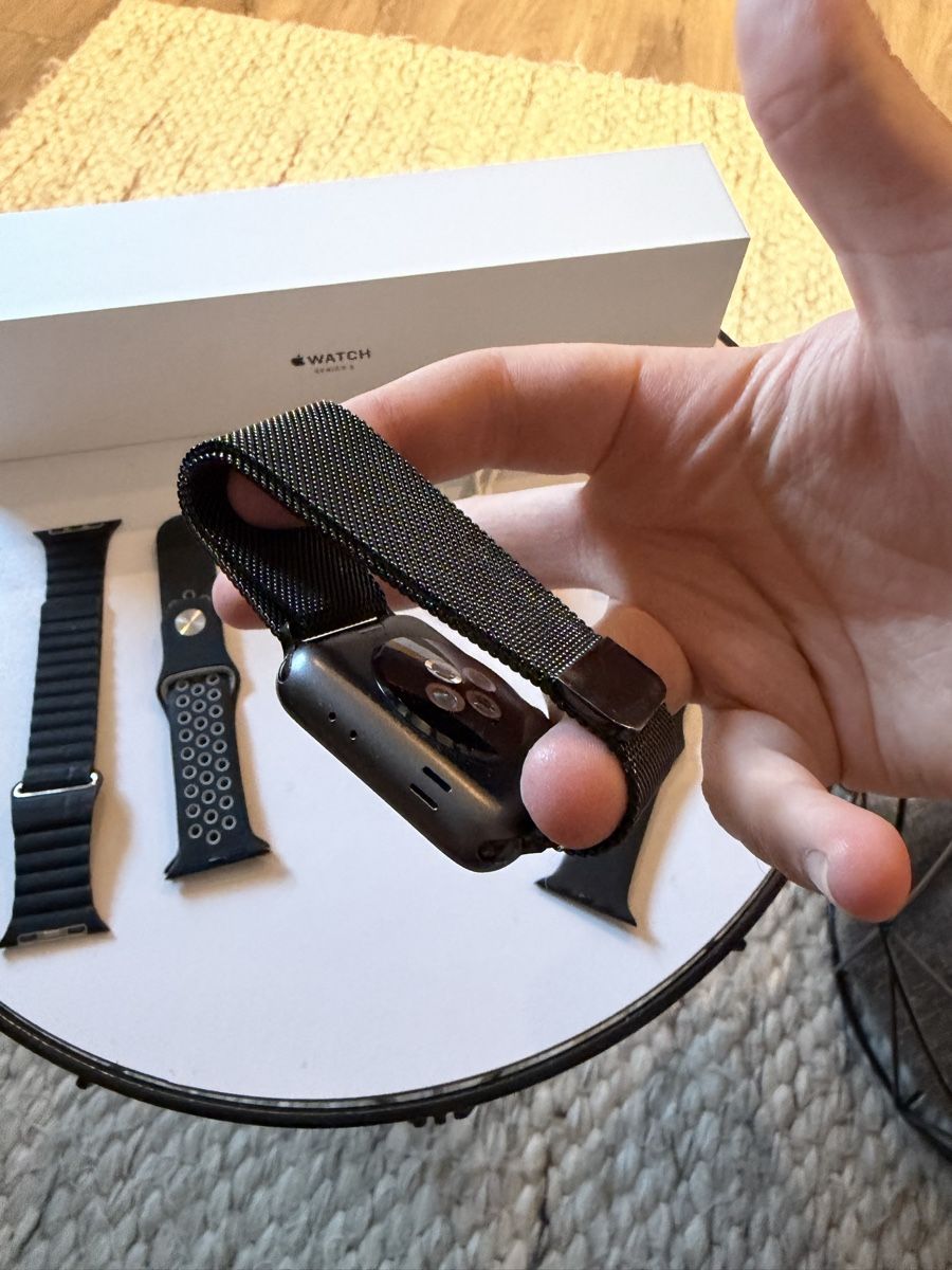 Apple Smartwatch: Apple Watch Série 3 42mm – Gebraucht aus Montagny-les-Monts von Leo.Geni 2