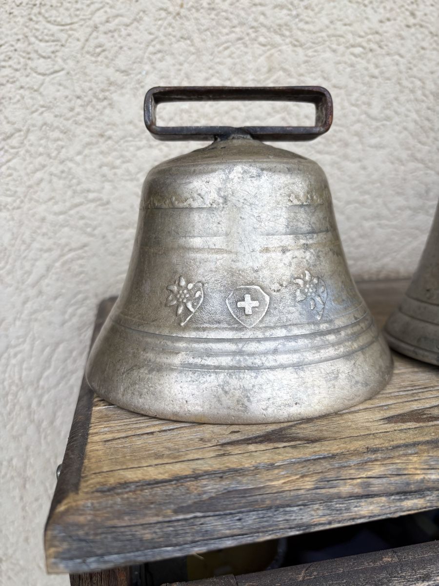 Campanacci mucche: 2 Weideglöggli – Usato da Schangnau venduto da Roseggli82 1