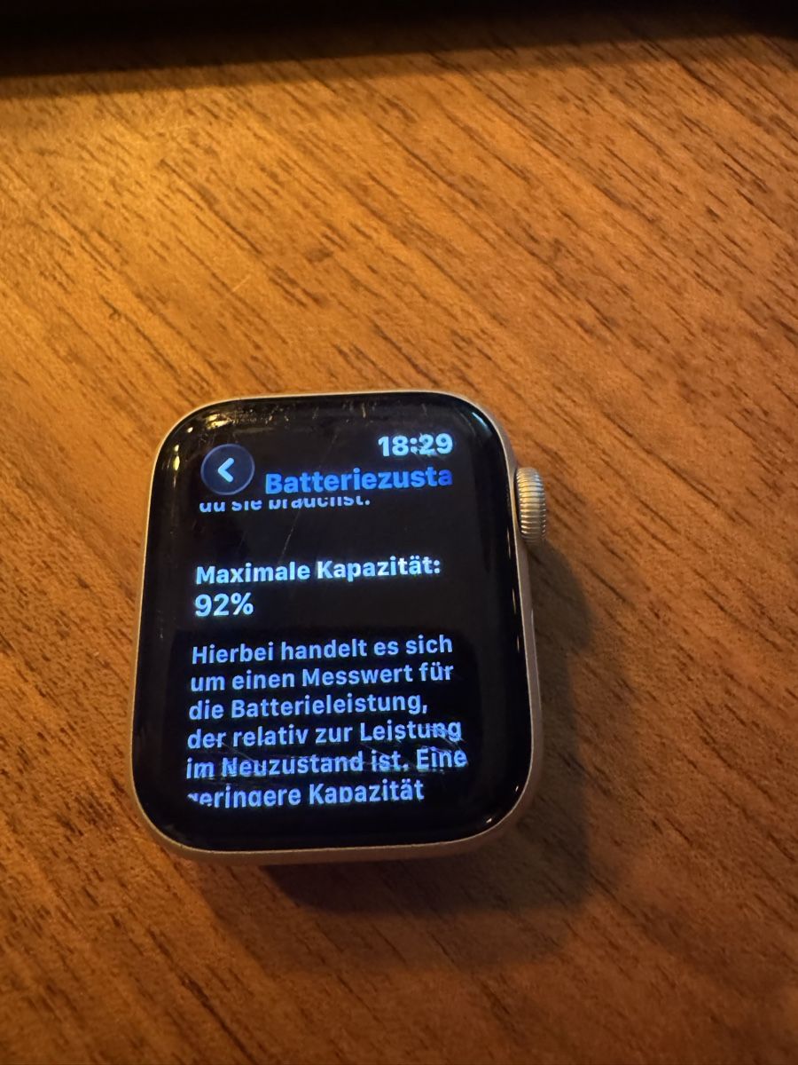 Apple Smartwatch: Apple Watch SE (2. Gen)Grau& Blau – Usato da Sigriswil venduto da der_6gj5