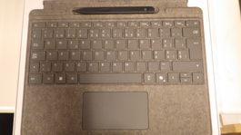 Microsoft® Surface Pro 13" Keyboard Platinum inkl. Pen CH/LU