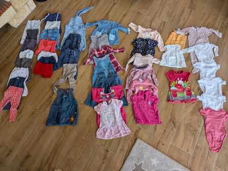 Habits pour enfant à vendre 80 - 86 ( fille )