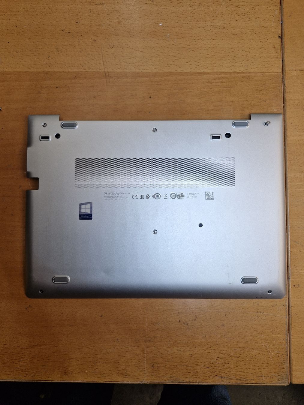 Hewlett Packard Notebook: Bottom Case Cover Elitebook 840 G6 G5 – Usato da Adliswil venduto da SaveElektro