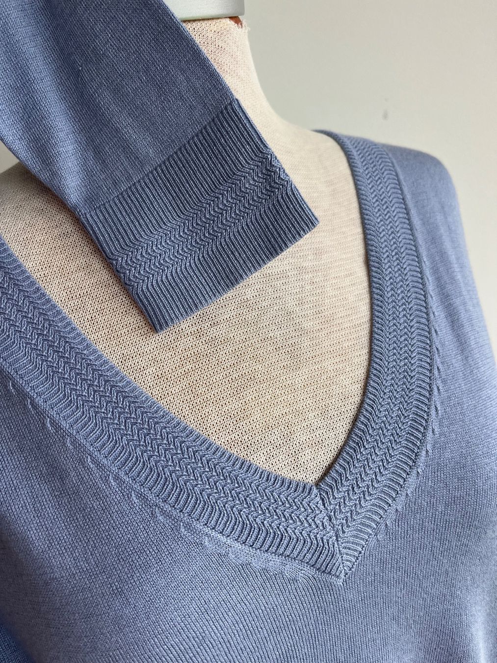 Globus Maglioni & Felpe: GLOBUS Pullover blau, Gr. M mit Seide - CHF 119.- – Nuovo (secondo la descrizione) da Zollikofen venduto da spunk65 3