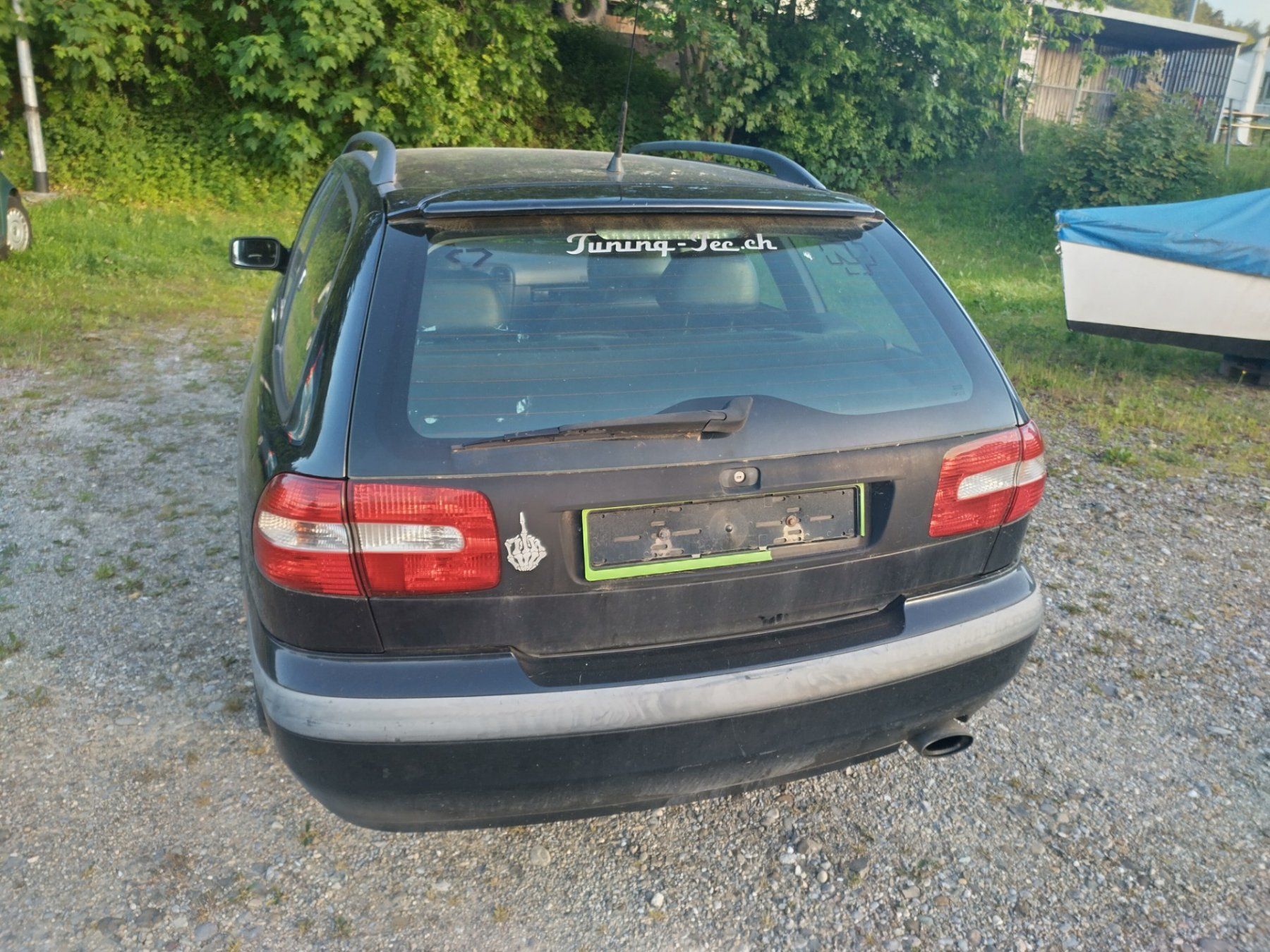 Volvo Automobili: Volvo V40 Kombi schwarz, Export oder Schrauber – Usato da St. Gallen venduto da k.helbling 2