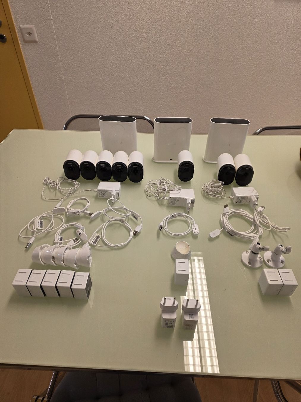 Arlo Videocamere: Arlo Überwachungskameras Set  – Usato da Zürich venduto da auctionhero