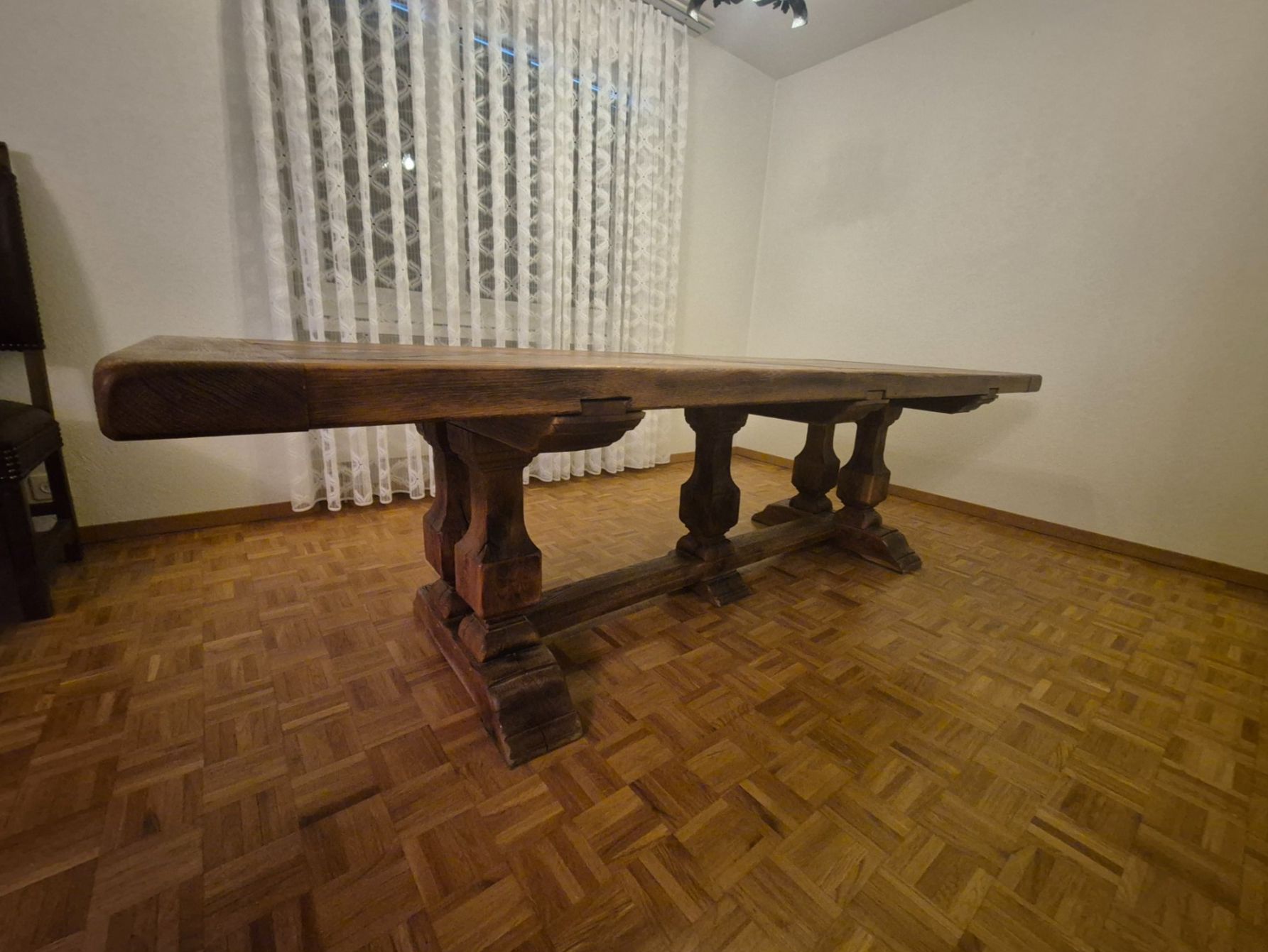 Set di tavolo e panche: Table a manger en chêne avec chaises – Usato da Tramelan venduto da marclem 4