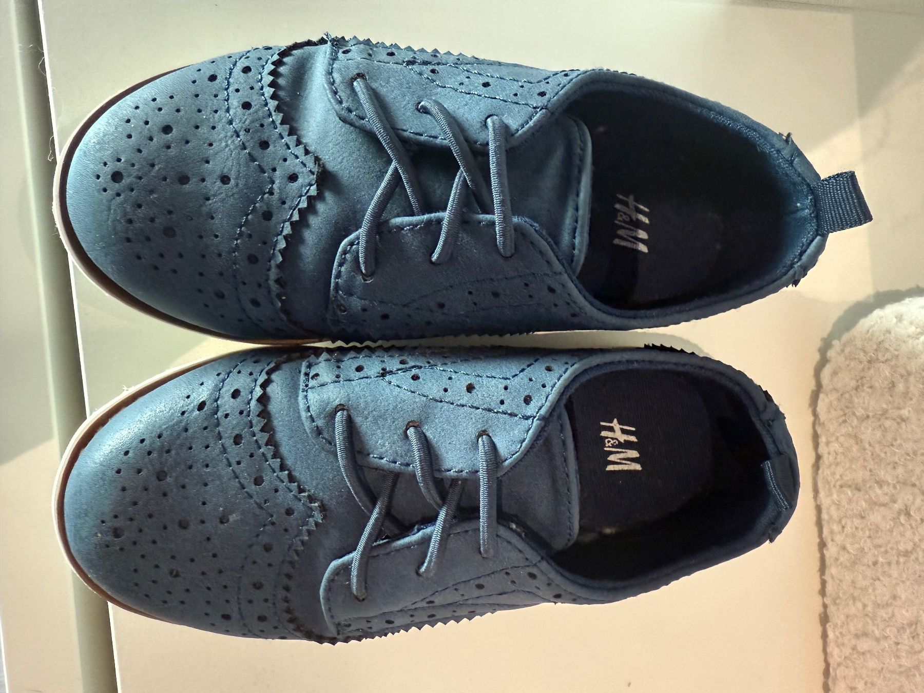 H&M Schuhe für Jungen: Chaussures enfant – Gebraucht aus St-Pierre-Clages von loc_8vtz 1