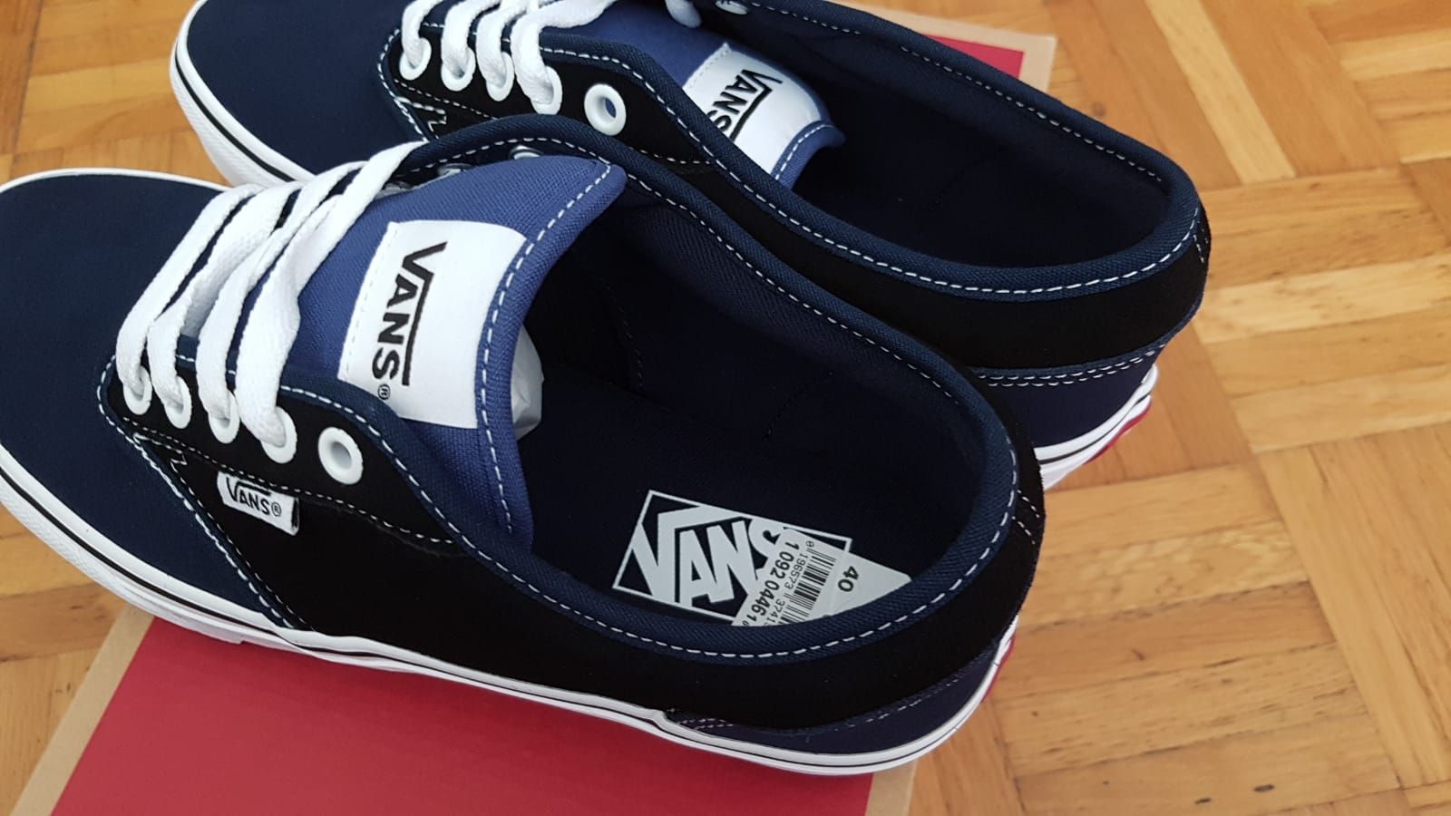 Vans Scarpe da uomo: Vans ARWOOD Retro Suede Gr.40,Leder. – Nuovo e nell'imballaggio originale da Zürich venduto da ata_c8nh 6