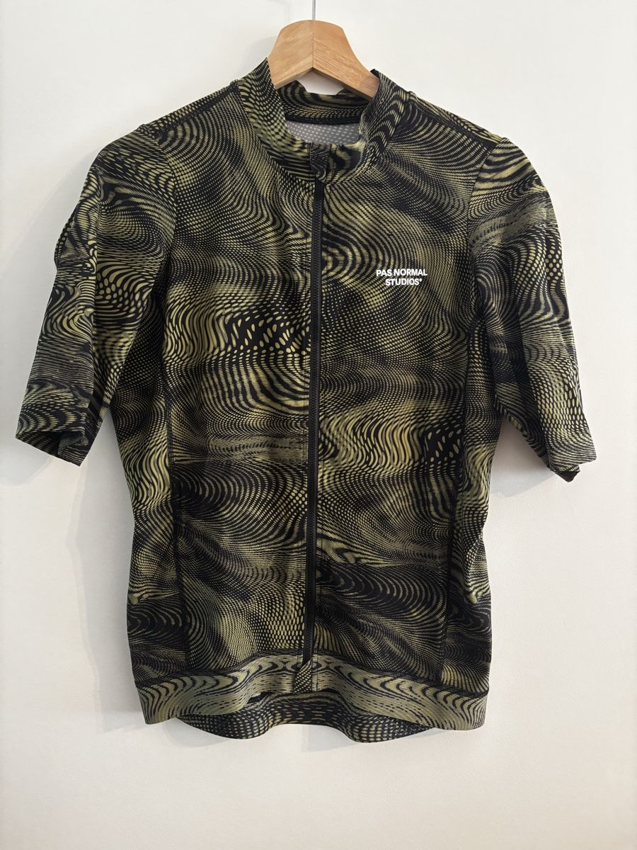 Pas Normal Studios Canottiere & Pantaloni: Pas normal studios Maillot XL essentials green psych – Usato da Sion venduto da Linkebeek