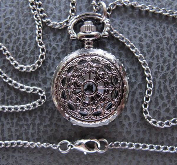 Orologi: Gothic Umhängeuhr Dark Spiderweb 27mm – Nuovo (secondo la descrizione) da Schwanden GL venduto da UHRKNALL