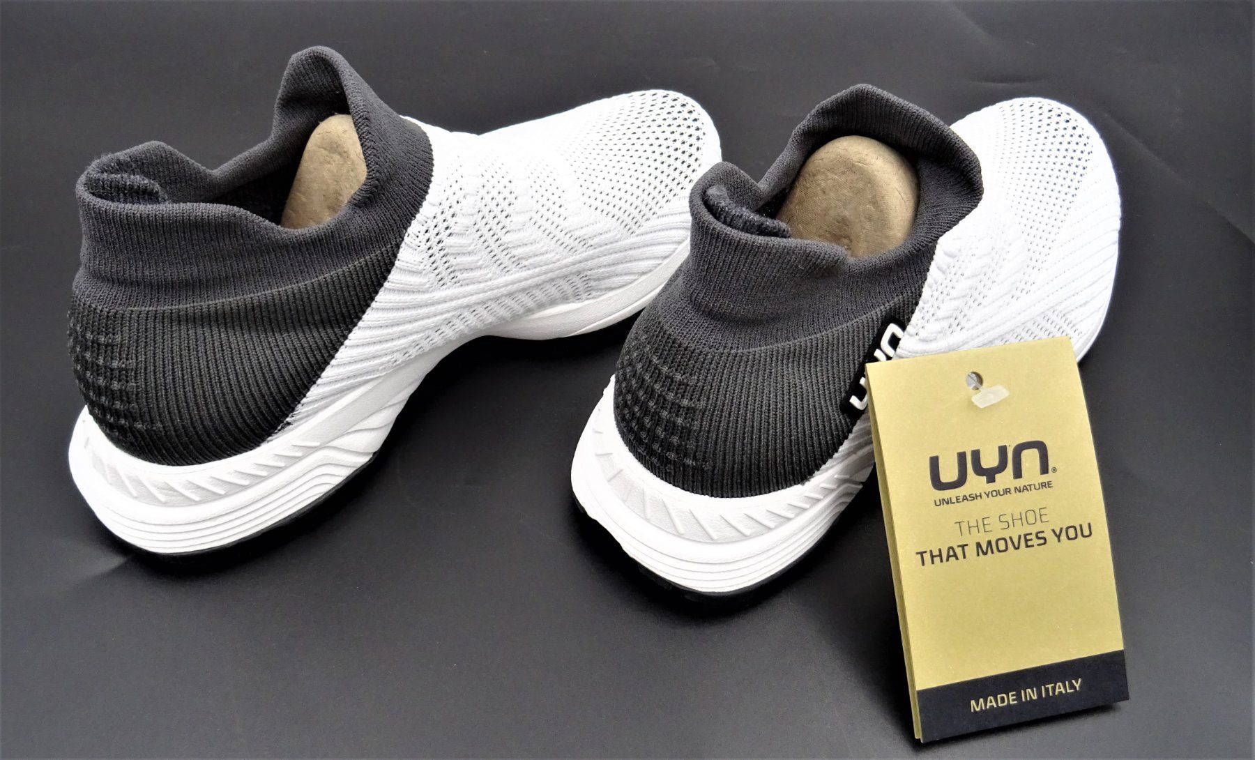 UYN Scarpe da donna: UYN FREE FLOW MASTER, WHITE/GREY, GR. 37 – Nuovo (secondo la descrizione) da Winterthur venduto da Restwert_Winterthur 1