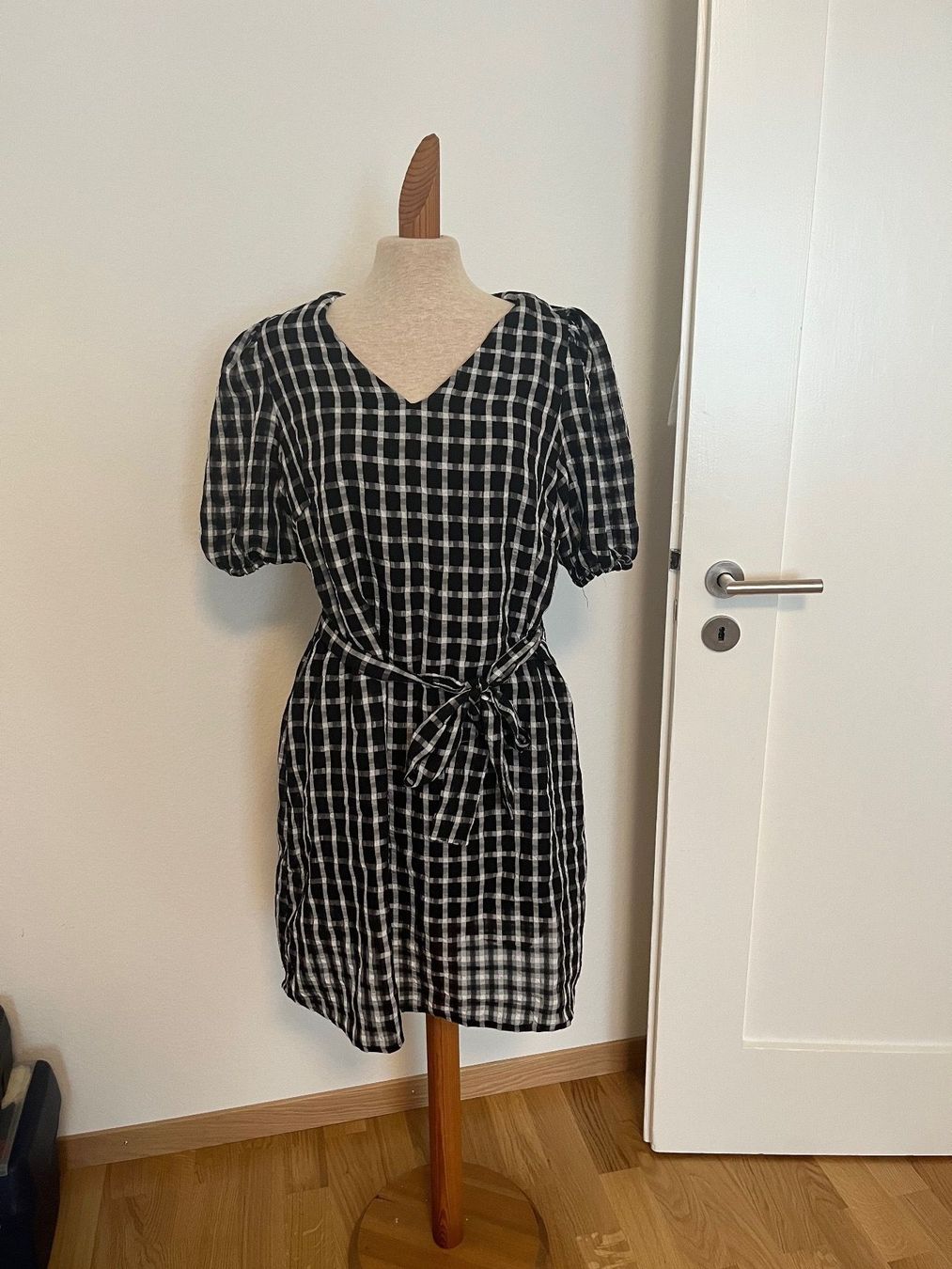 Vestiti: Kleid von B.young Grösse 36 – Usato da Zürich venduto da Mrstm4