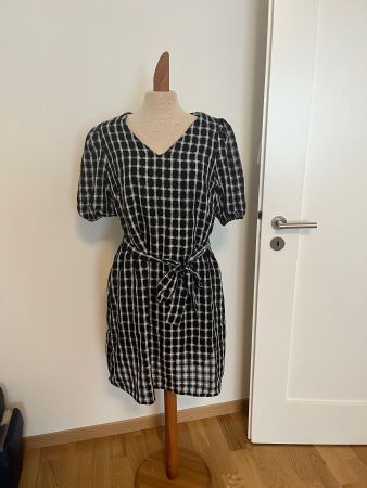 Kleid von B.young Grösse 36