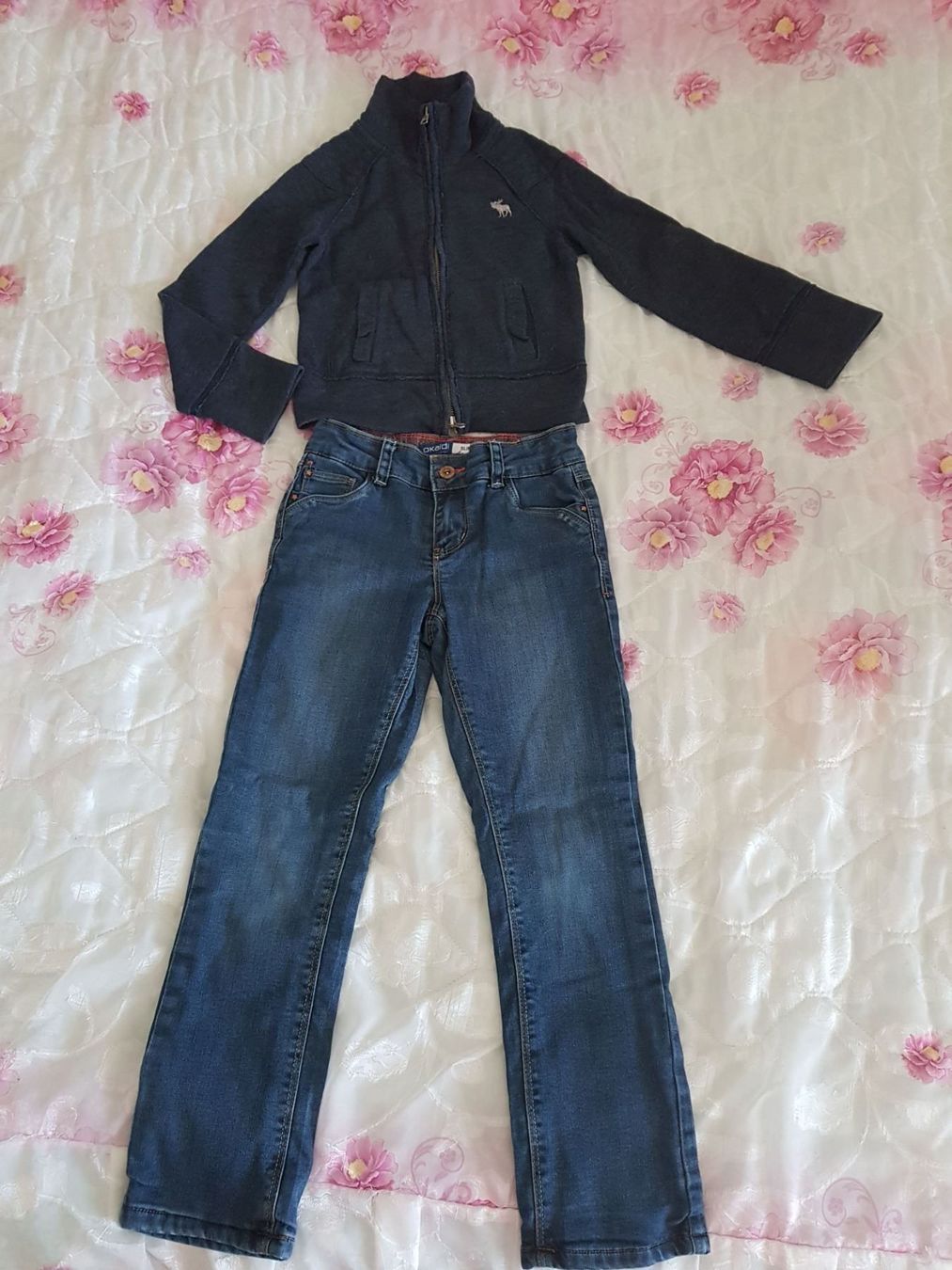 Kleiderpakete & -sets: Kleiderset A&F Pulli+gefütterte Jeans – Neu (gemäss Beschreibung) aus Reinach AG von innamac