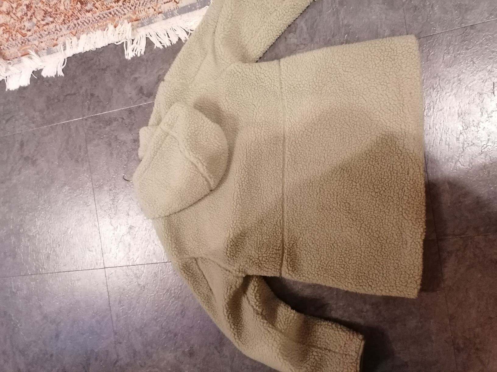 H&M Giacche: H&M Teddyjacke mit Kapuze – Usato da Leuk-Stadt venduto da See_Lin 1