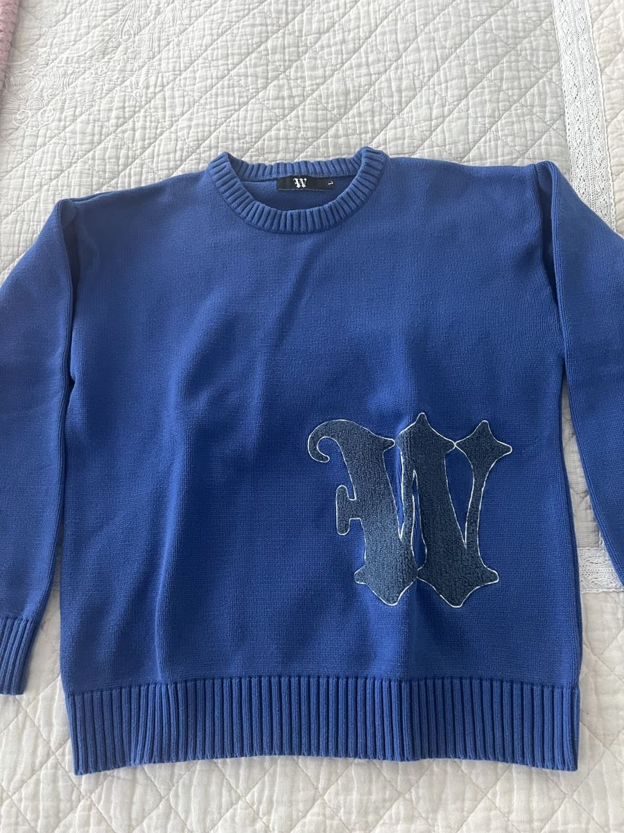 Pullover & Sweatshirts: Winter-Pullover mit «W» Applikation, Grösse L, Blau – Neu (gemäss Beschreibung) aus Rorschach von lvi_p29s 1