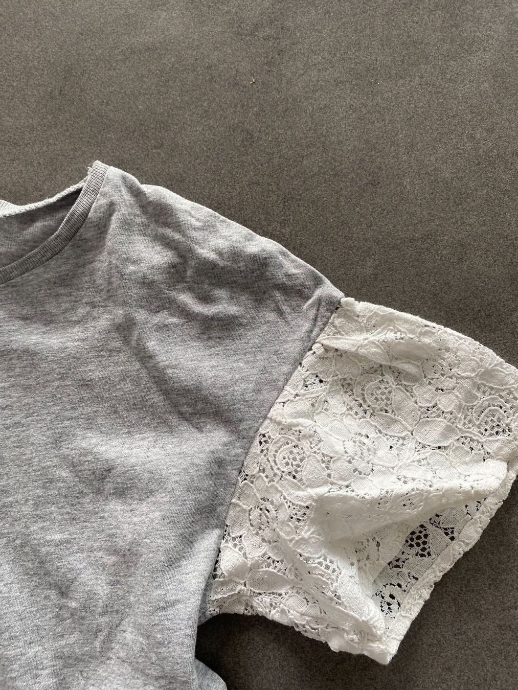 Benetton Camicette, T-shirt & Top: T-Shirt von Benetton hellgrau – Usato da Wohlen b. Bern venduto da Beppe99 1