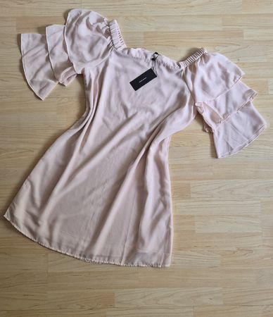 Vila Kleid mit Carmen-Ausschnitt und Volants Grösse L neu