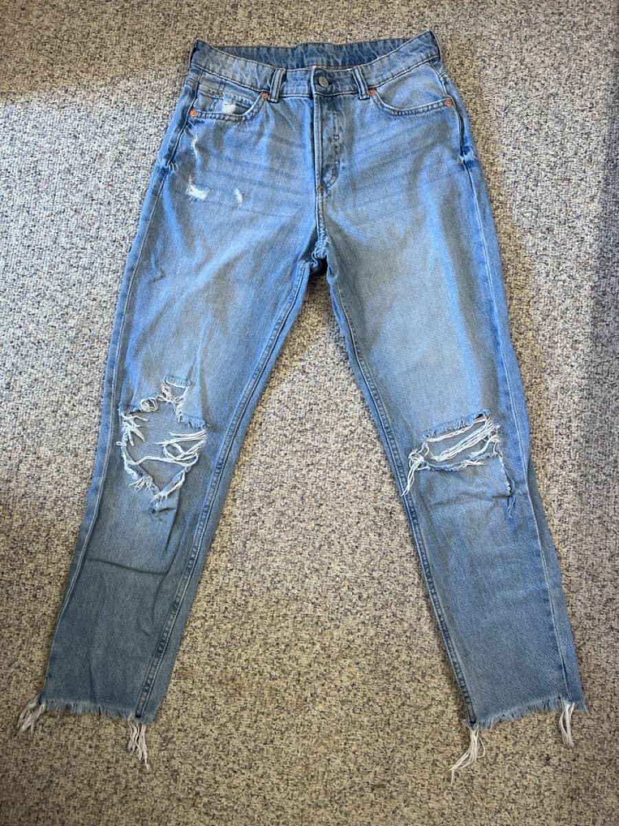 Jeans: Low Waist Ripped Jeans – Usato da Klosters venduto da ladinaa.5