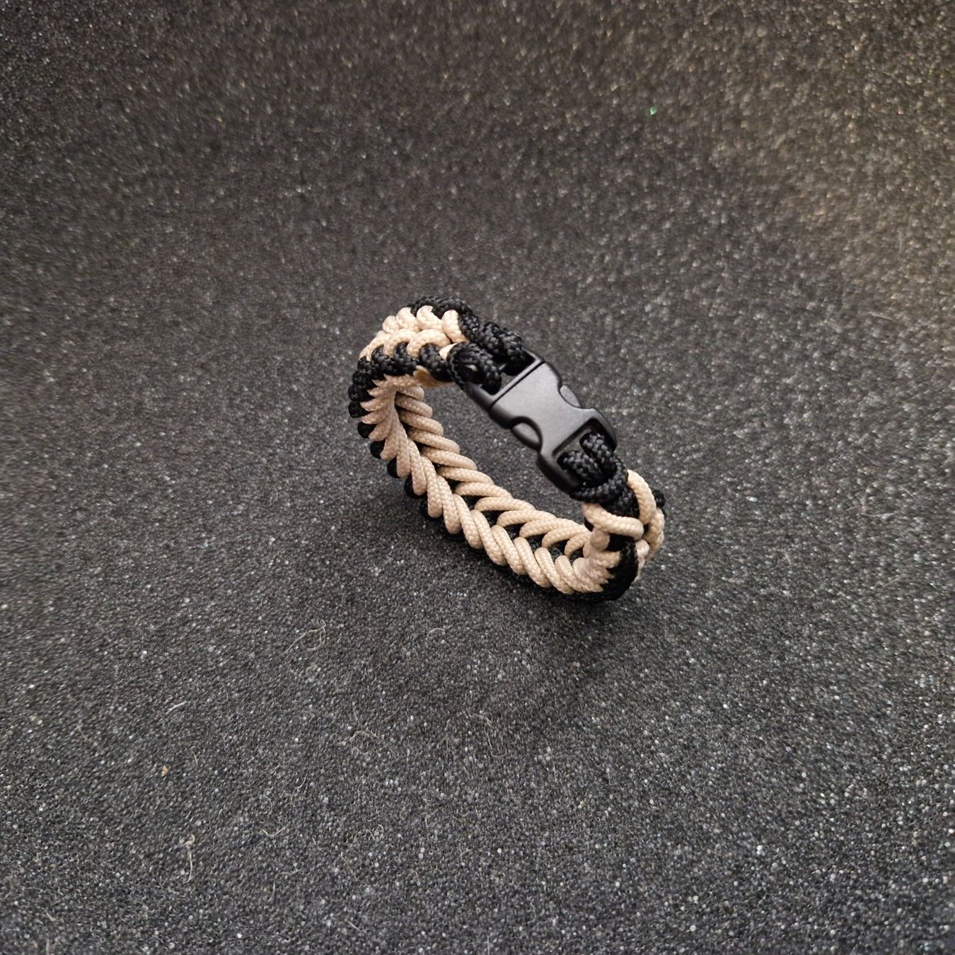 Armbänder & -reifen: Bracelet paracorde – Neu und originalverpackt aus Billens von D-Dorian