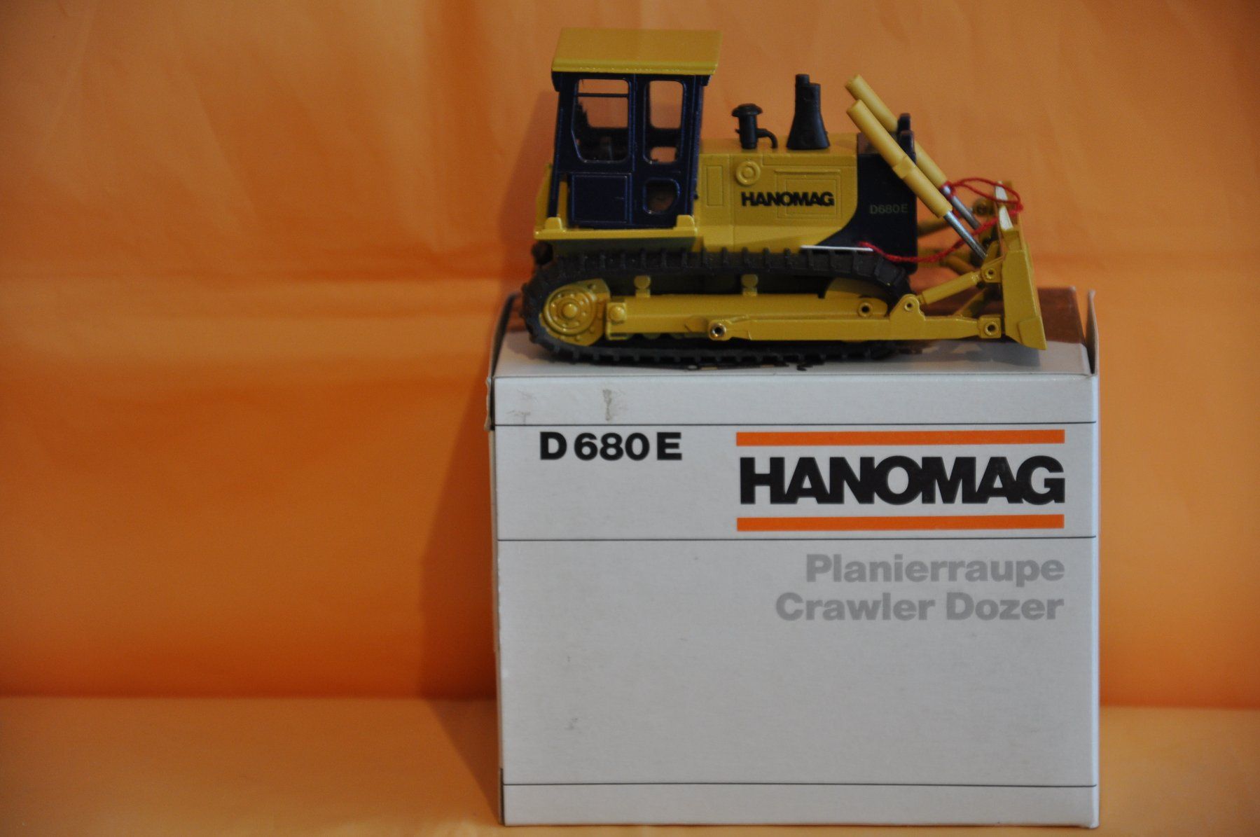 Conrad Kit di modellismo & Modellini statici: HANOMAG D 680 E Bulldozer – Nuovo (secondo la descrizione) da Mitlödi venduto da worker04 1