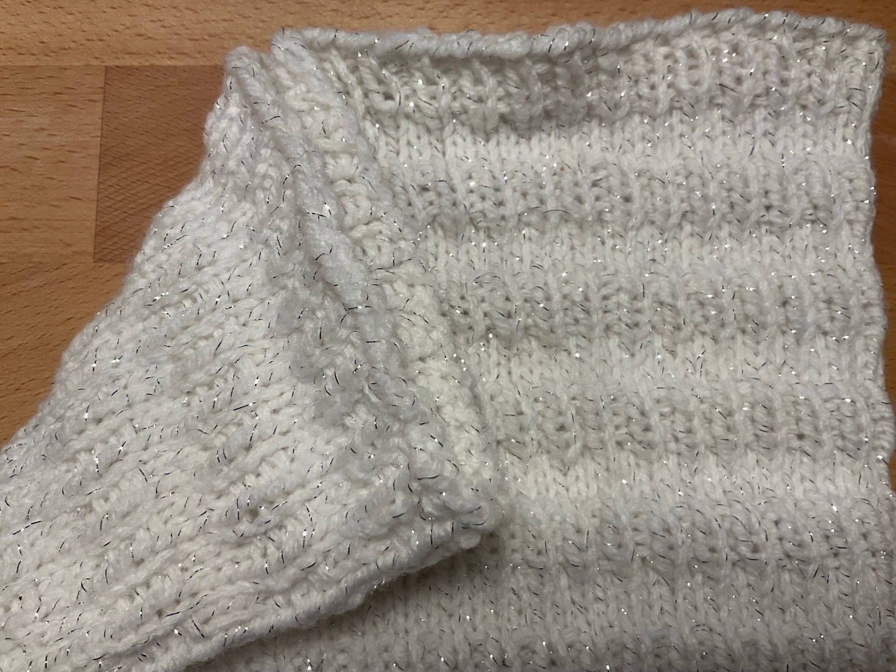 Foulard & Sciarpe: Weisser Halswärmer / Loop mit Glitzer - NEU – Nuovo (secondo la descrizione) da Krauchthal venduto da Handmade_Hub 2
