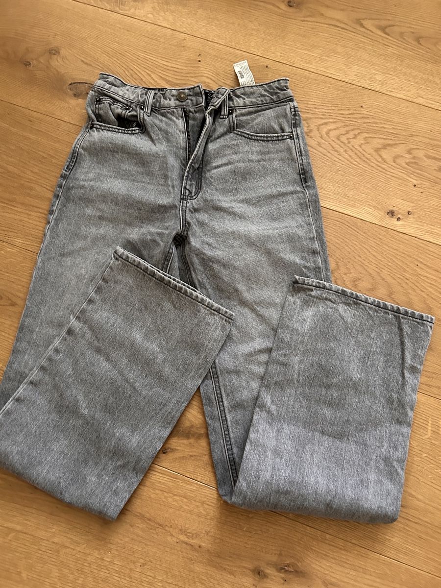 Stradivarius Jeans: Straight Leg Jeans Grösse 34 – Neu (gemäss Beschreibung) aus Bülach von lguedeskr