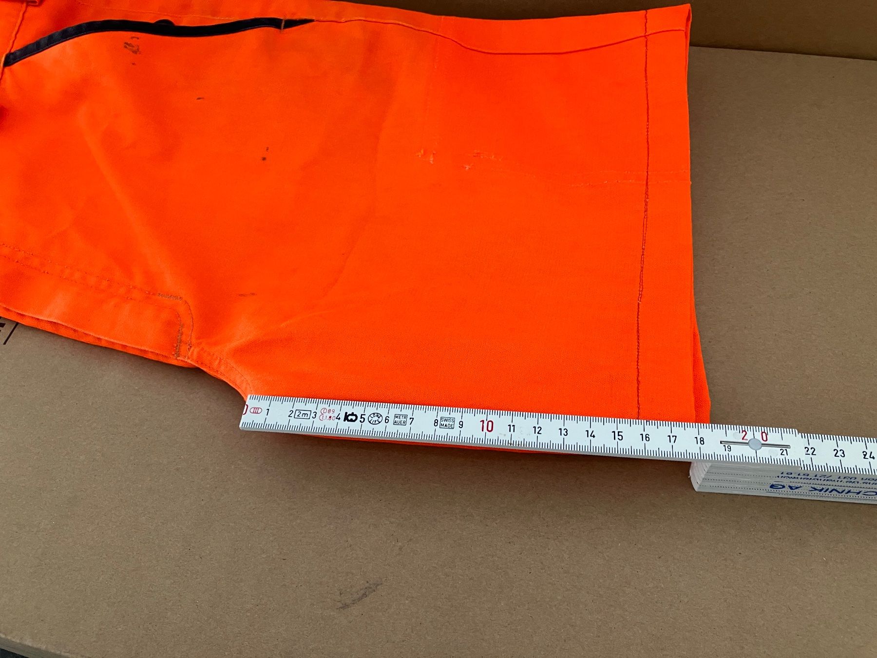 Pantaloni: Arbeitskleidung sehr kurze Hose Gr.36 – Usato da Bettwiesen venduto da Zustand57 5