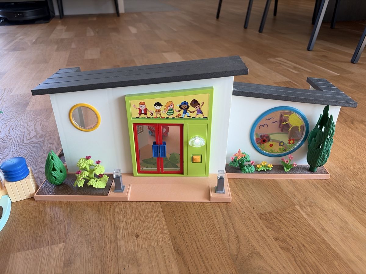 Playmobil Spielzeuge: Playmobil Kindergarten – Gebraucht aus Altdorf UR von mede11 1