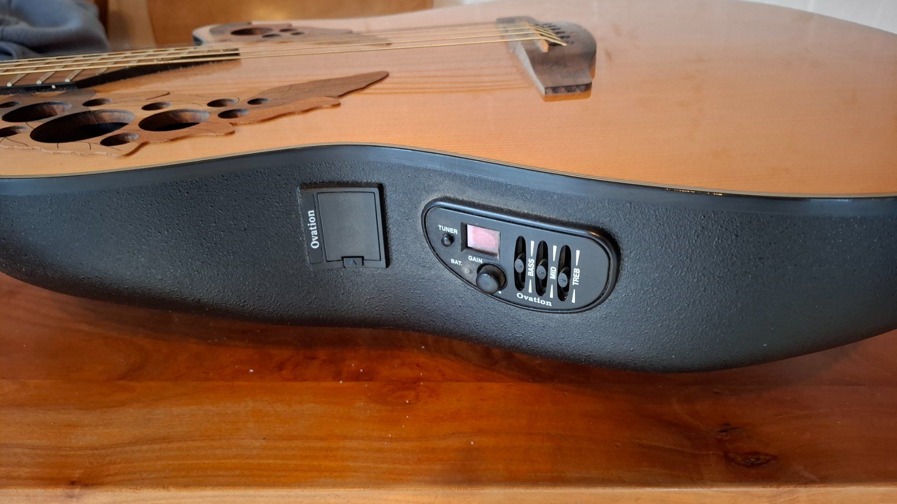 Ovation Strumenti musicali: Ovation Gitarre – Usato da Bottmingen venduto da Schreinerei_Nix_GmbH 3