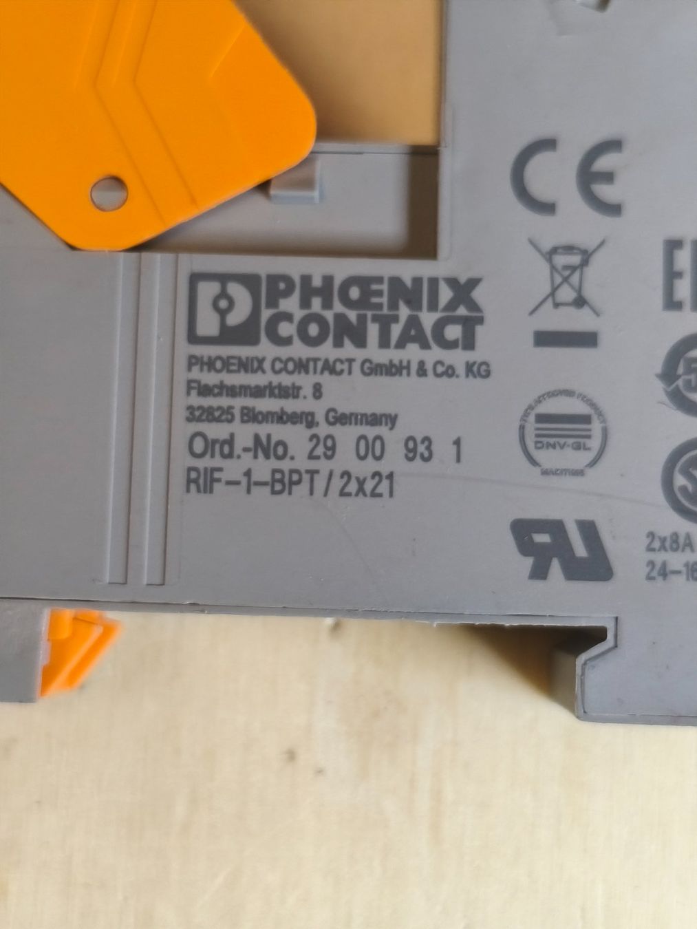 Componenti elettronici: Relais Sockel Klappverschluss und Relais eingebaut – Usato da Unterbäch VS venduto da ricirici55 2