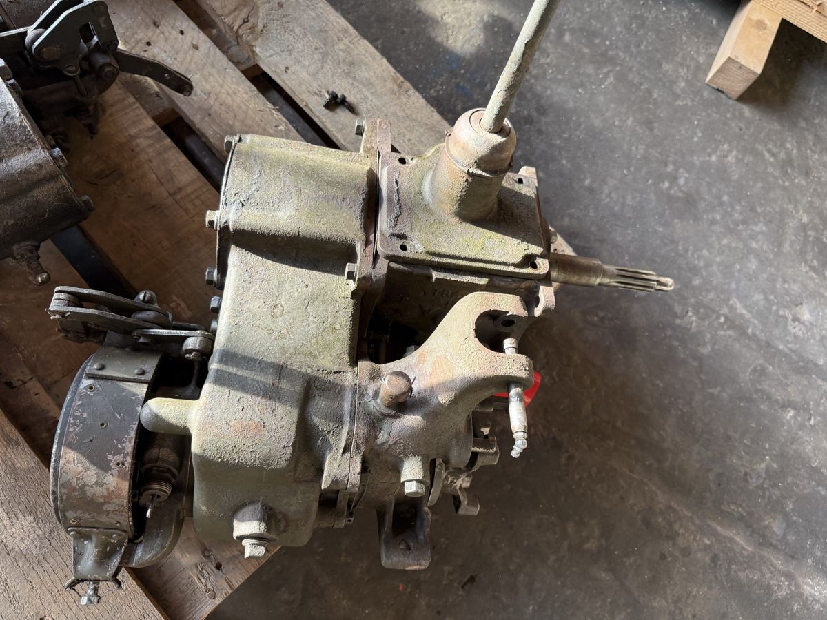 Tutti pezzi di ricambio auto: Jeep Willys Mb  – Usato da Bennwil venduto da Ford5600t 3