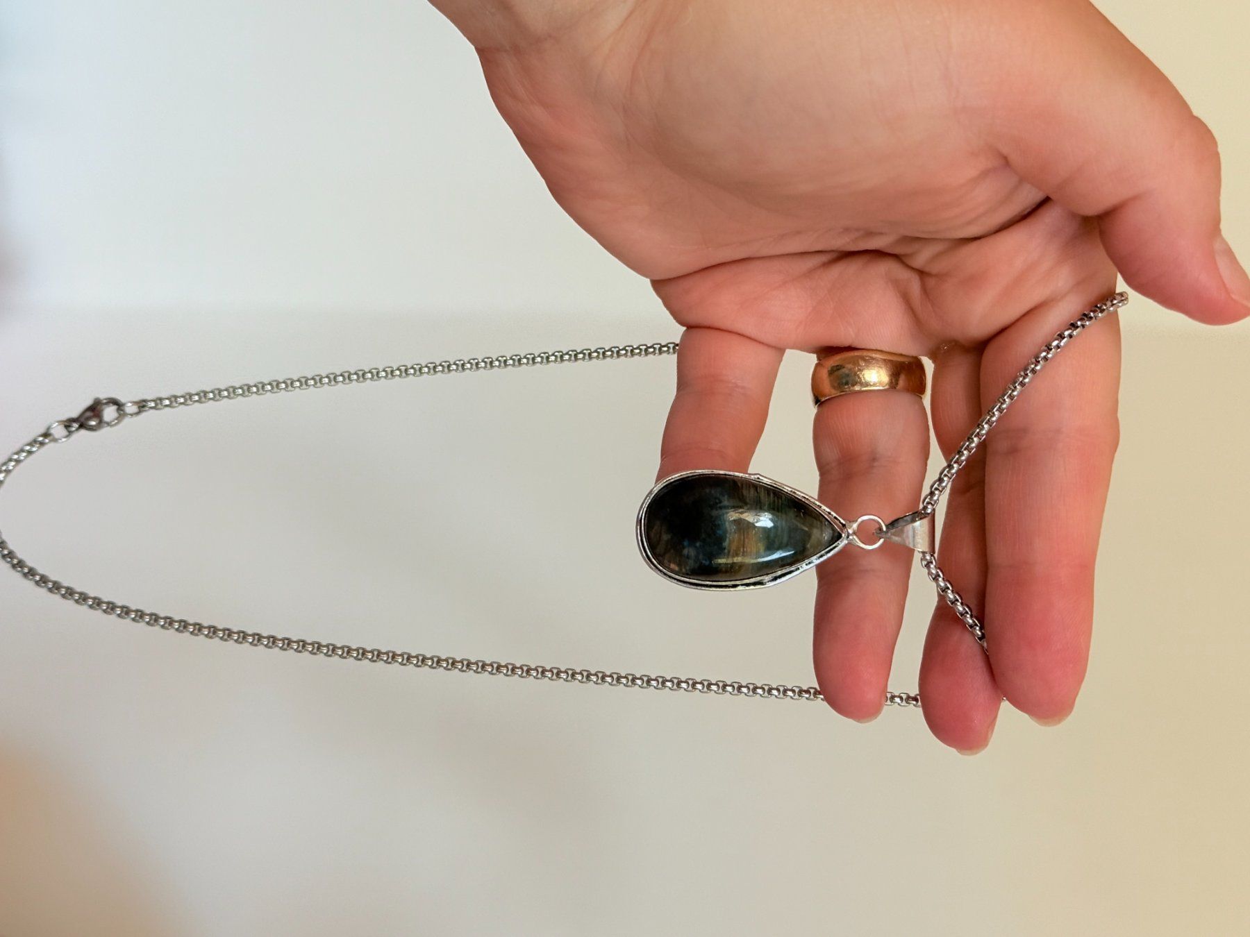 Ketten: Labradorite necklace – Neu und originalverpackt aus Genève von AGBERG 4