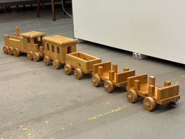Holzspielzeug Zug Lok mit 4 Wagen 140 cm Vintage