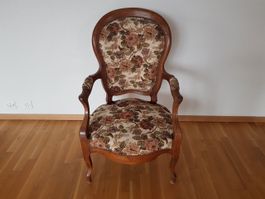 Fauteuil ancien en bois, style Louis XV.