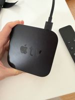 Apple TV mit Fernbedienung und Kabel guter Zustand