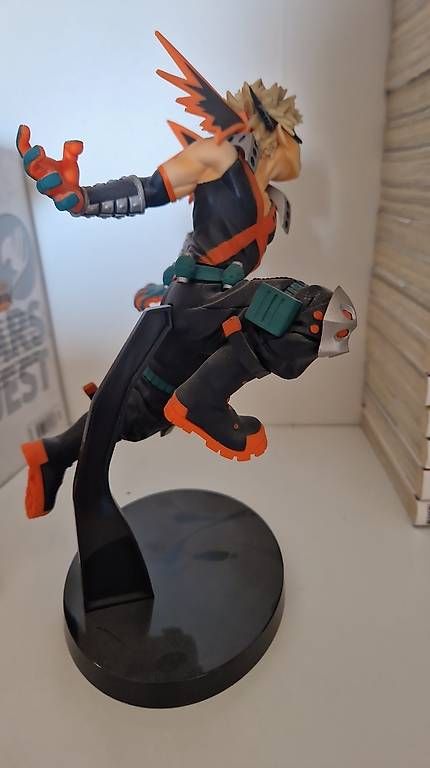 Figurines: Katsuki Bakugo - Figurine  – D'occasion à Palézieux-Village par oce_yc95