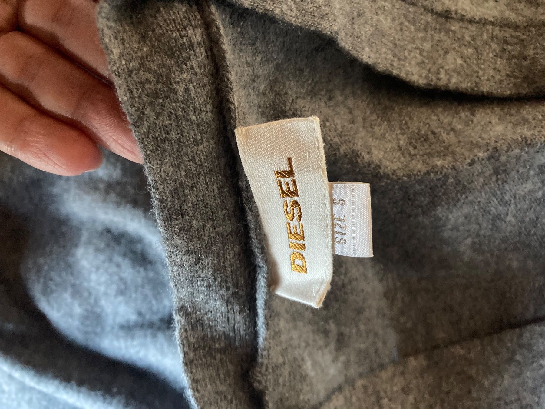 Diesel Pulls & Sweat-shirts: Diesel wool button-down v-neck sweater – D'occasion à Luzern par AM2nd 6