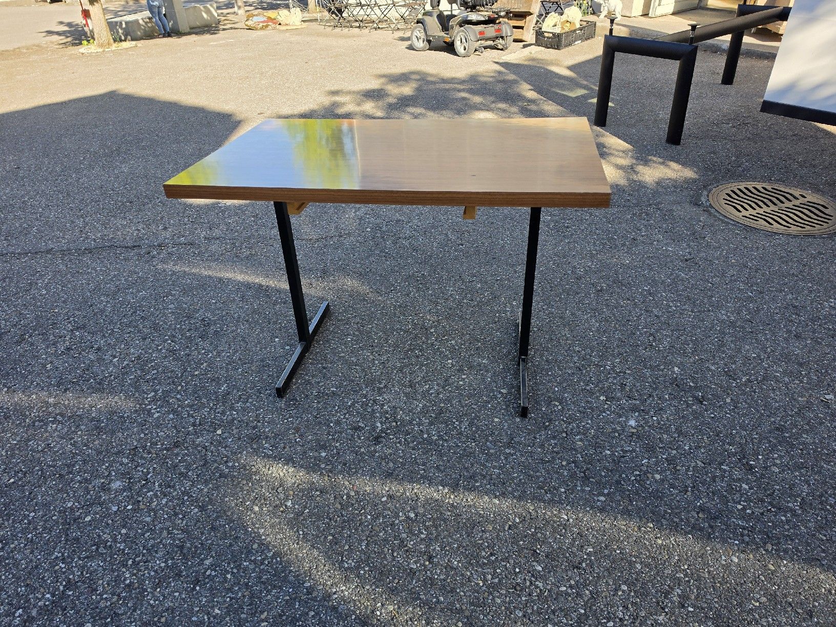 Tavoli: Tisch  Metallfuss  Vintage – Usato da Mettlen venduto da elios0888 9