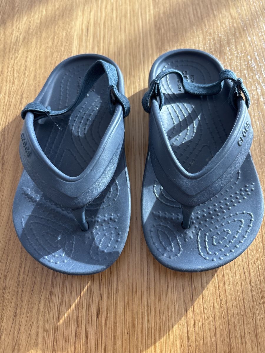 Crocs Herrenschuhe: Sandalen Grösse C8 von Crocs – Gebraucht aus Emmenbrücke von taigi01
