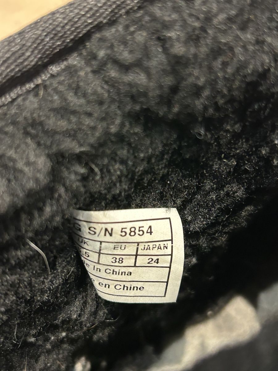 Scarpe da donna: UGG Classic Mini Noir, Taille 38  – Usato da Signy venduto da Chloe79 3