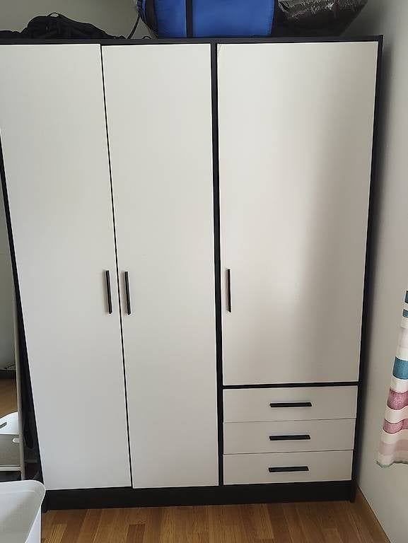 Schränke: Kleiderschrank schwarz-weiss – Gebraucht aus Münchenstein von CoraJ