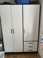 Kleiderschrank schwarz-weiss