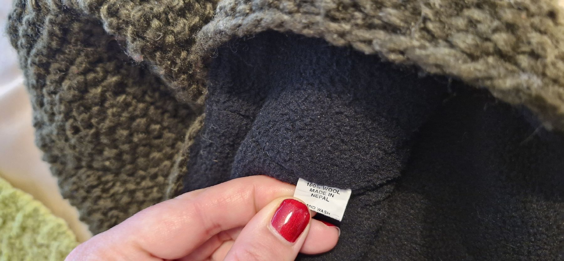 Copricapi, berretti & cappellini: Green scarf and wool hat – Usato da Bonstetten venduto da Denitza87 1