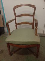 Antiker Stuhl mit Armlehne, hellgrün, Holz, Vintage