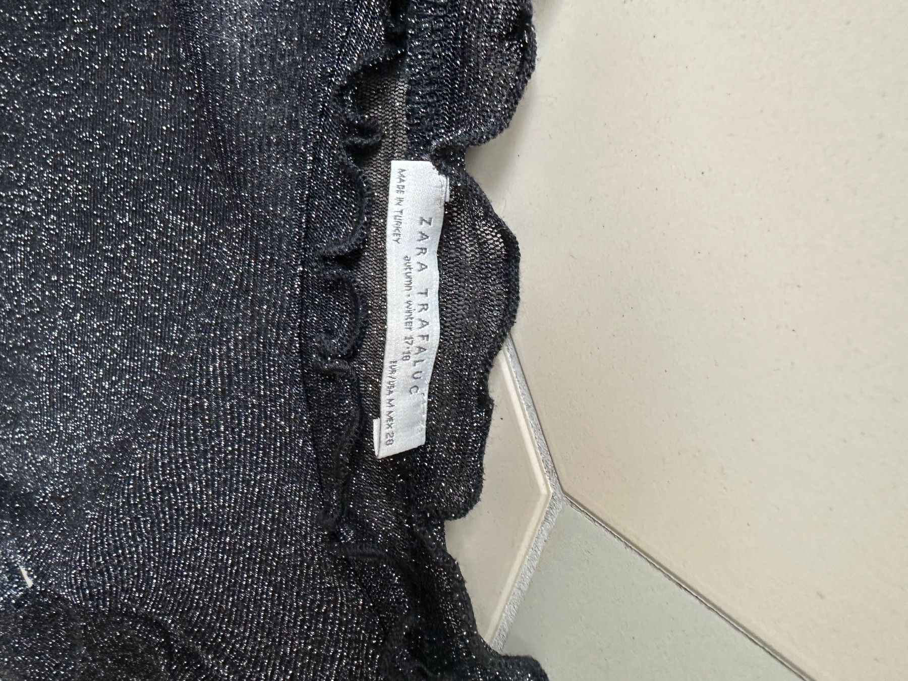 Top: Zara Glitter Top – Usato da Zürich venduto da aow_8p7m 1