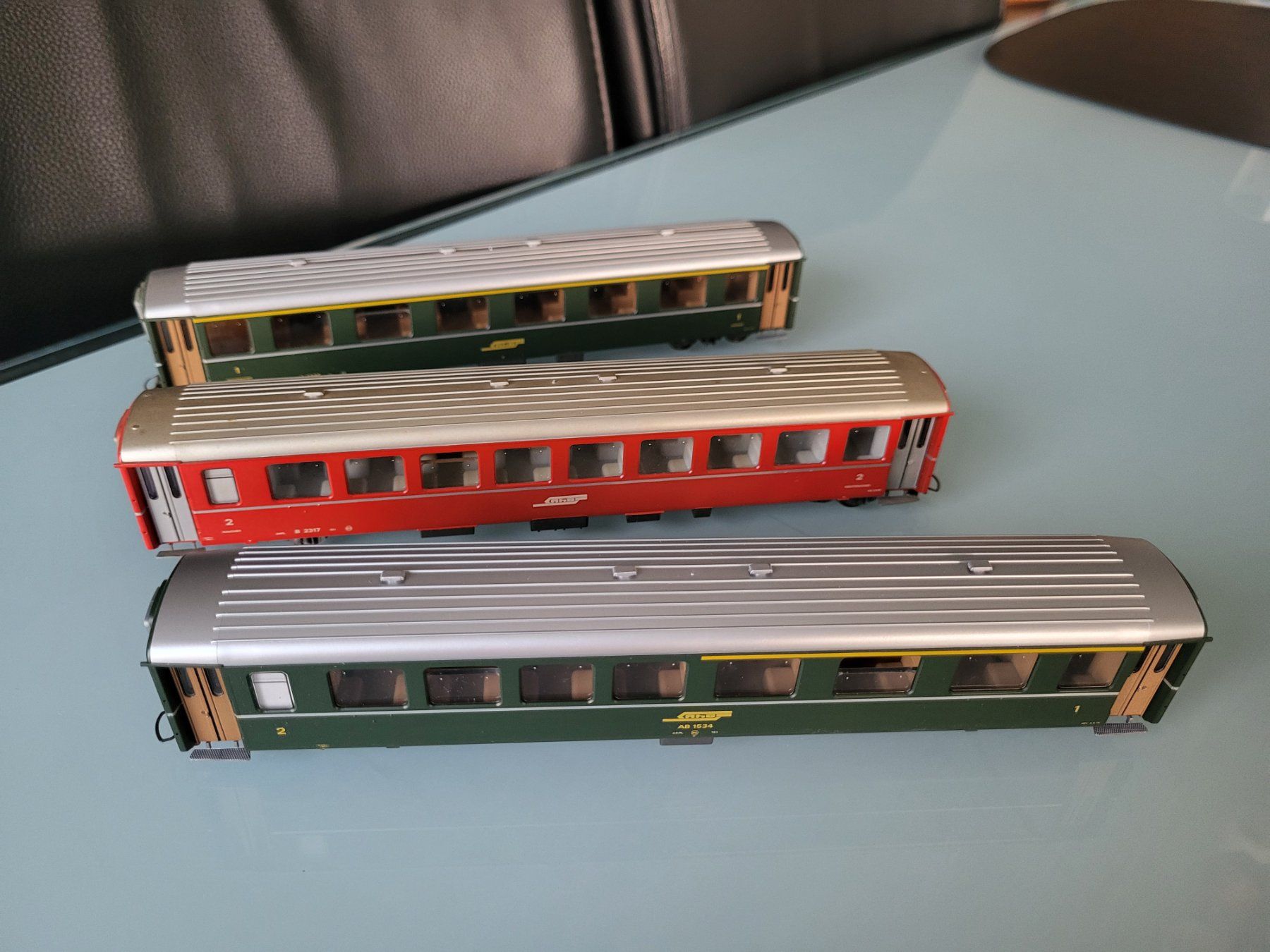Bemo Modelleisenbahnen: H0m  Bemo  RhB  3 Stk. Personenwagen – Gebraucht aus Oberburg von sensetal 5