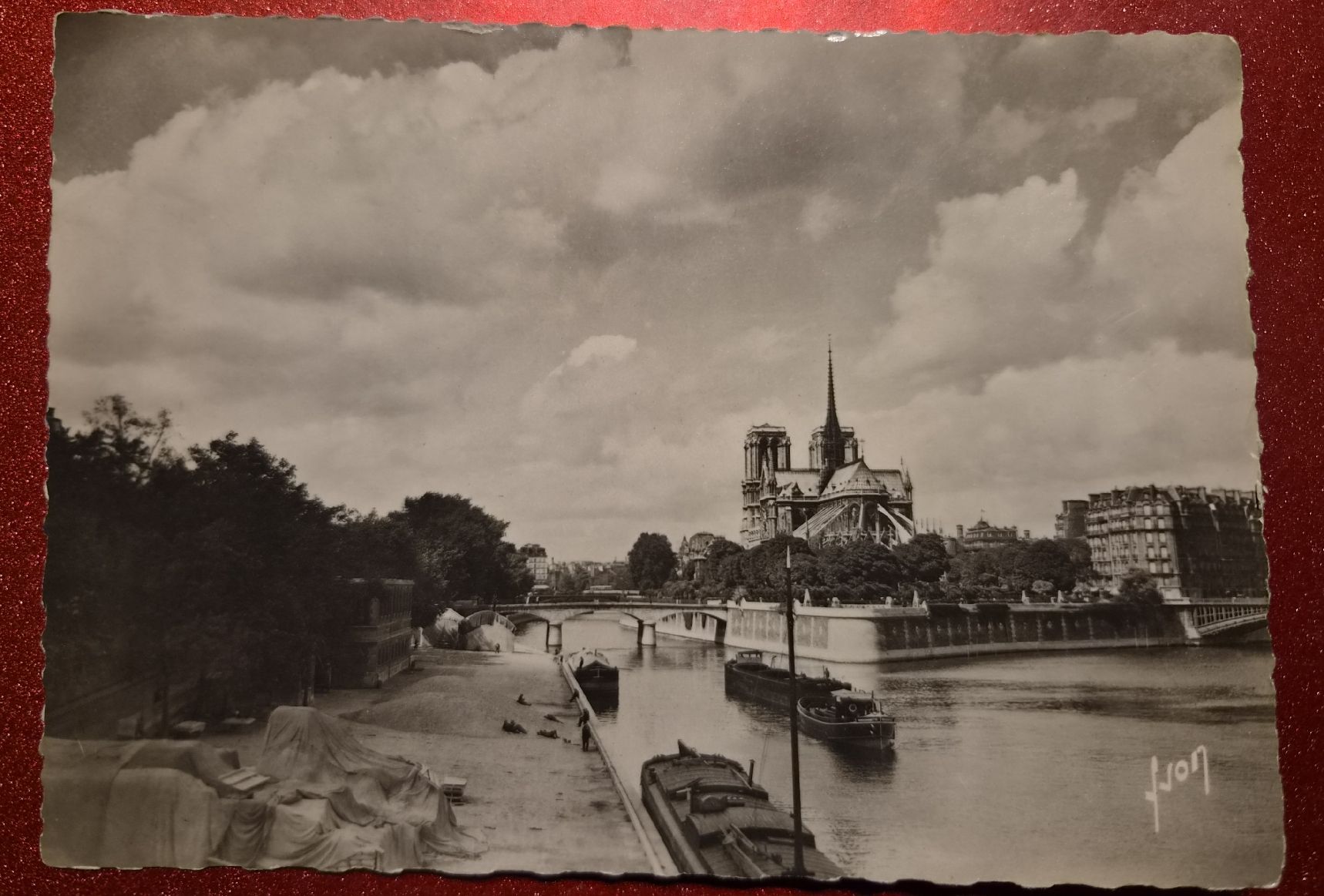 Cartoline postali: Paris Notre-Dame, Seine  Schiffe 1950 – Usato da Melchnau venduto da Arthurius