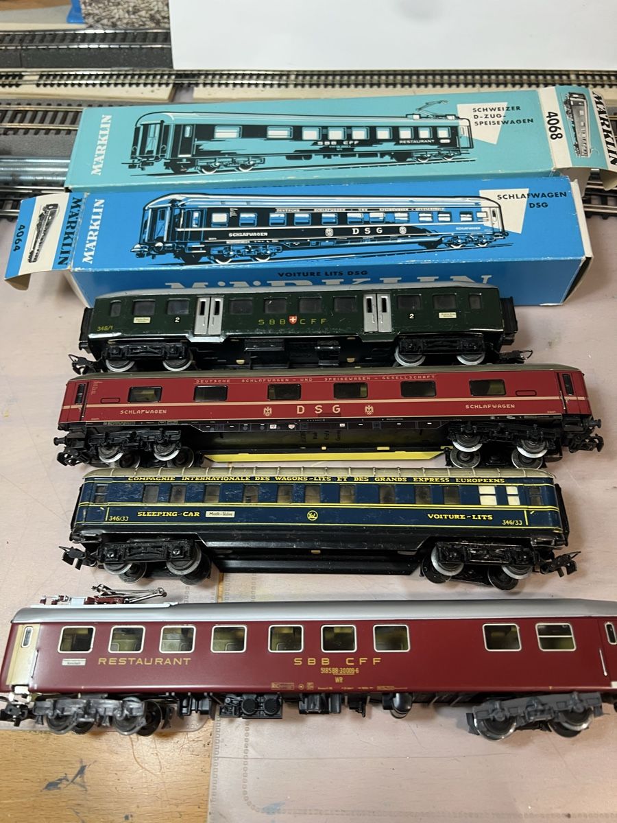 Märklin Modellini di ferrovie: Märklin Personenwagen  – Usato da Dübendorf venduto da Troggy