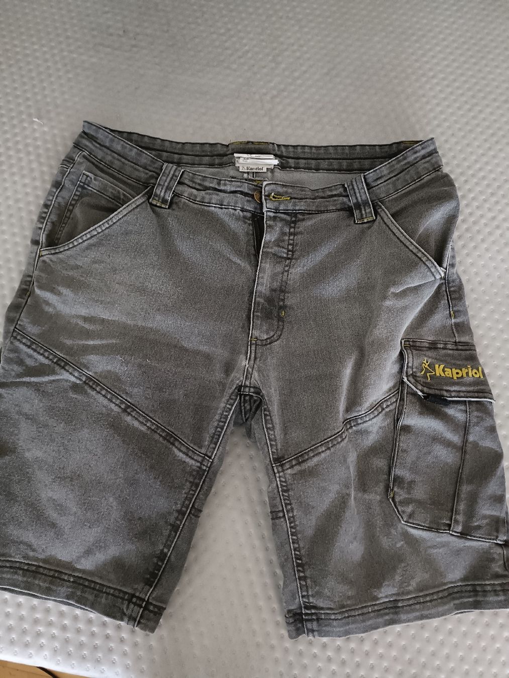 Lotti di vestiti: 2 XL Kurze Jeanshosen – Usato da Gossau SG venduto da scania1509 4